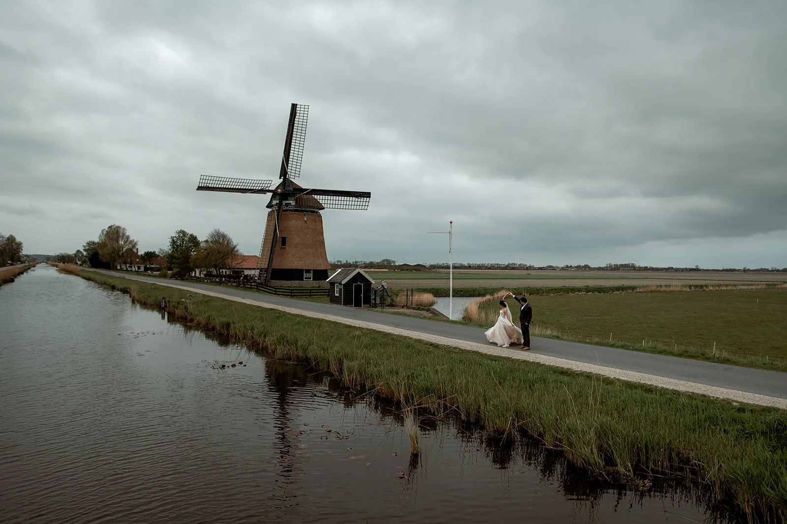 G+V-tulip-elopement-netherlands-306_websize.jpeg