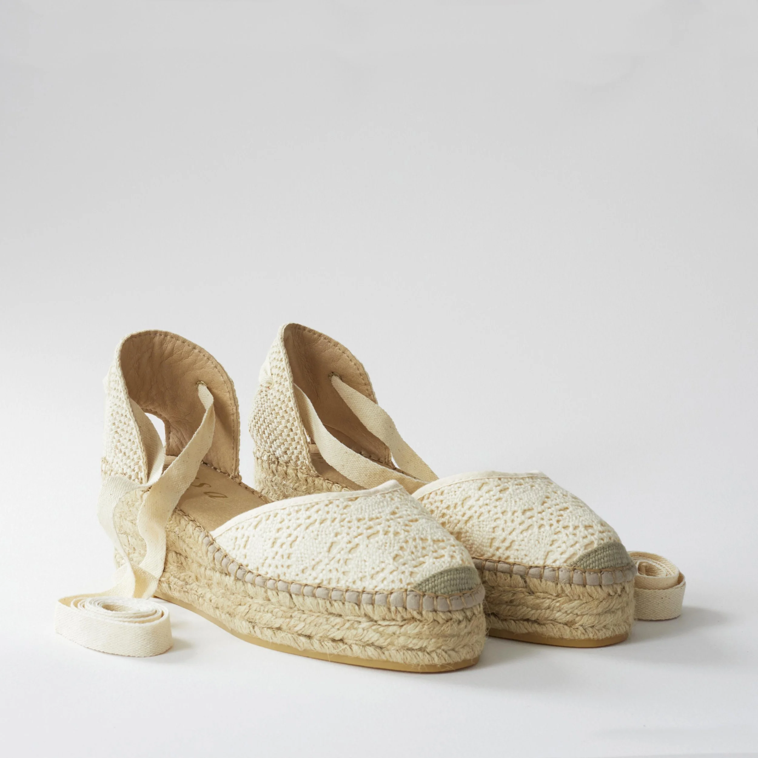 Low heel crochet cream front.jpg