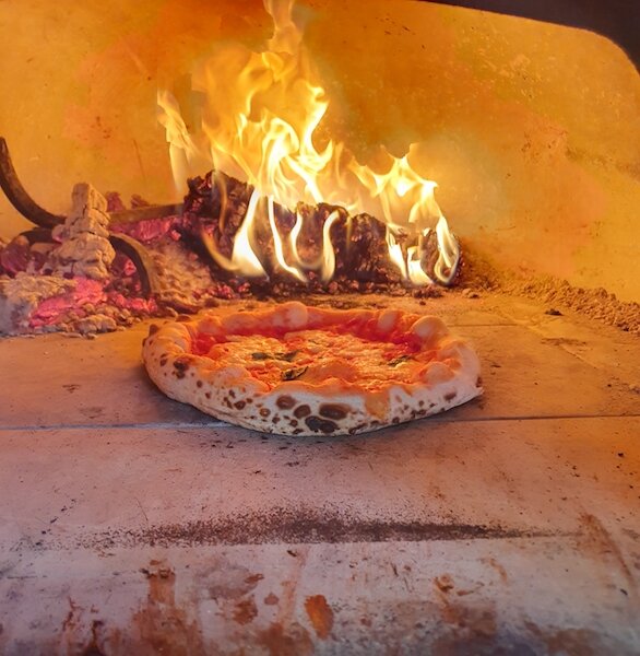 Real fired pizza, the Neopolitan way