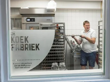 Banken helpen mensen aan het werk