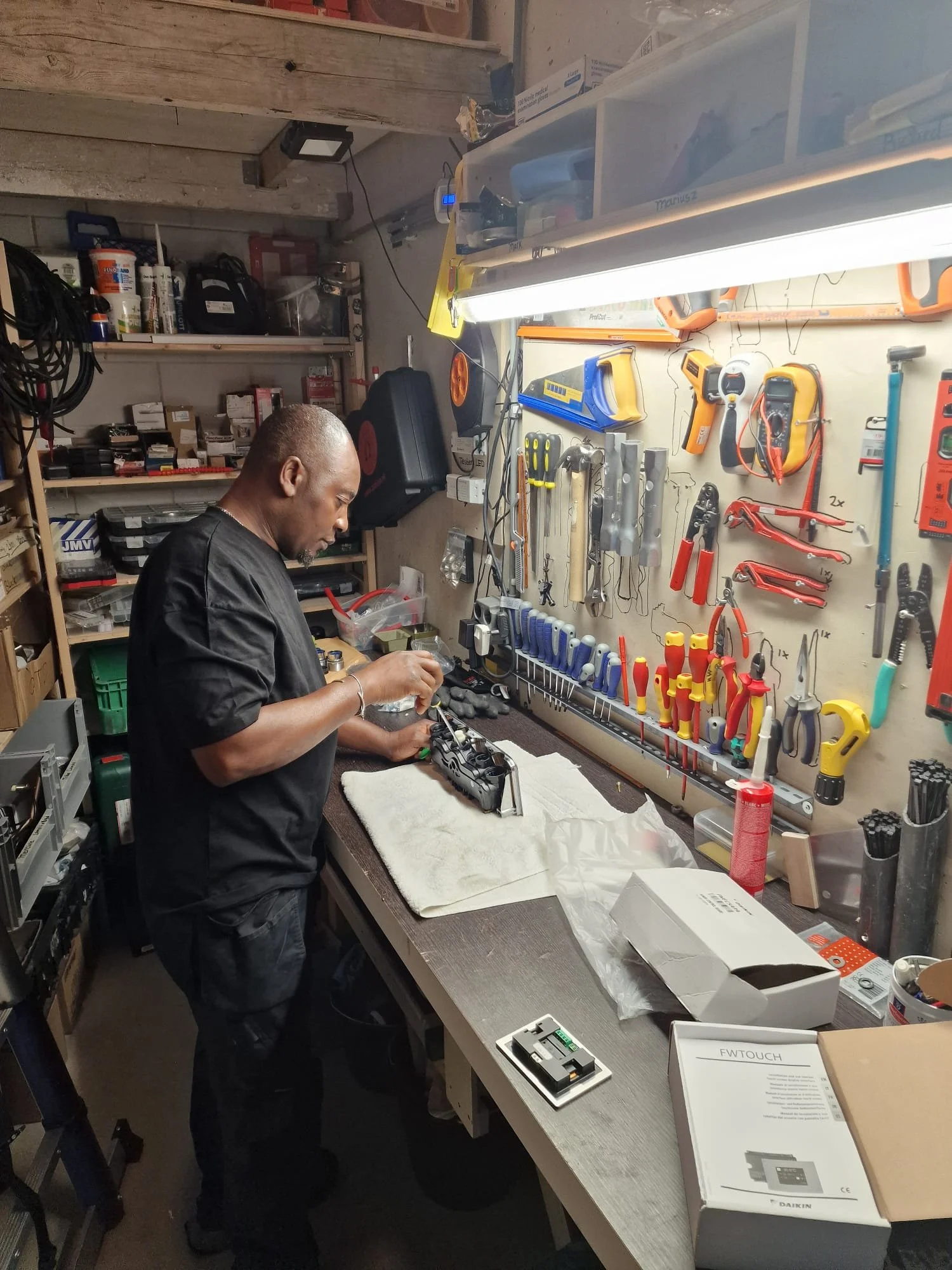 #Amsterdamseklusheld