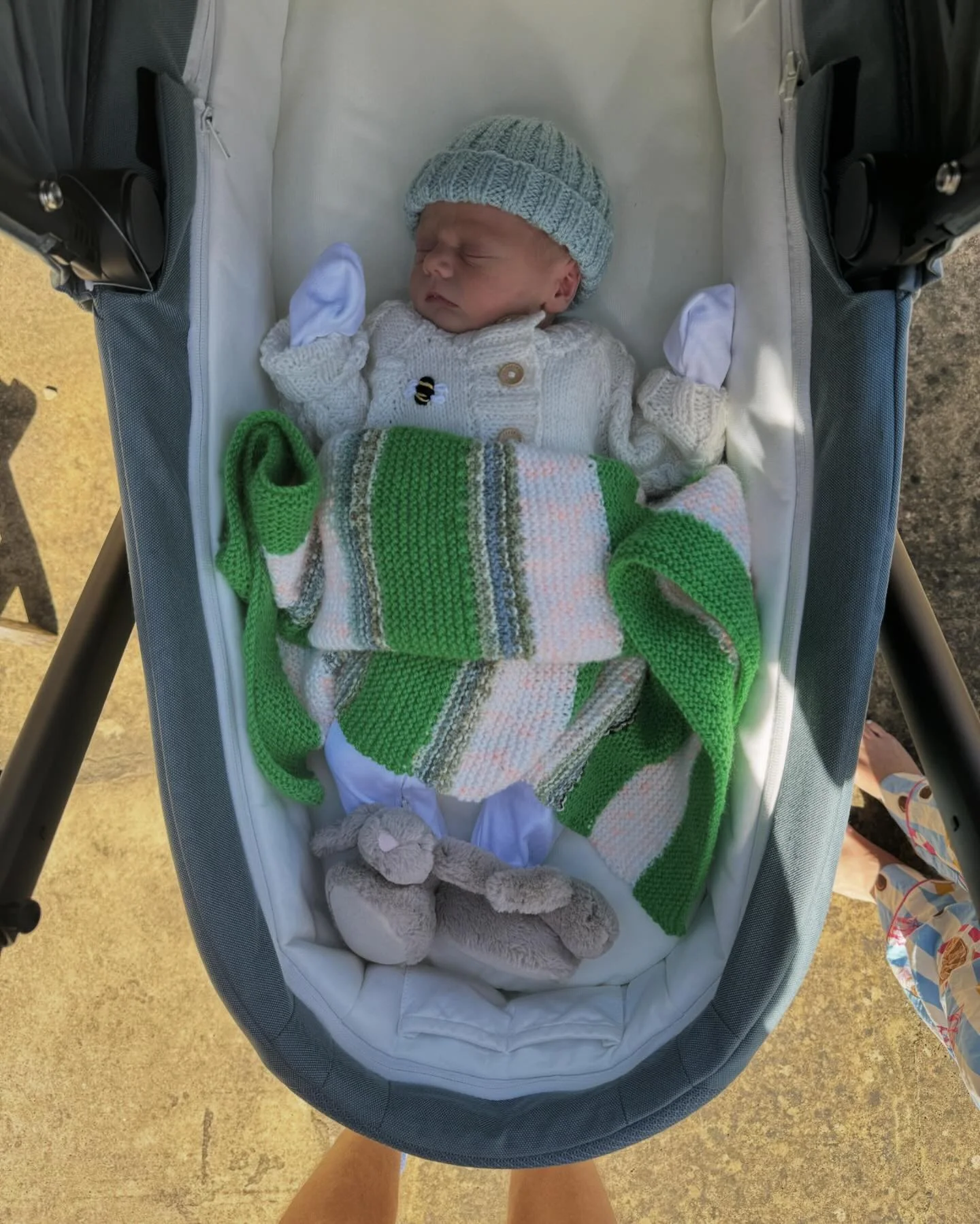 ⚡️🐣🤍✨ Albert Ian Barnaby Portal ✨🤍🐣⚡️

8th September 2024 🗞️ 7:10am 🗞️ besotted 🤎

A pic of each of your days so far 🍼 xx