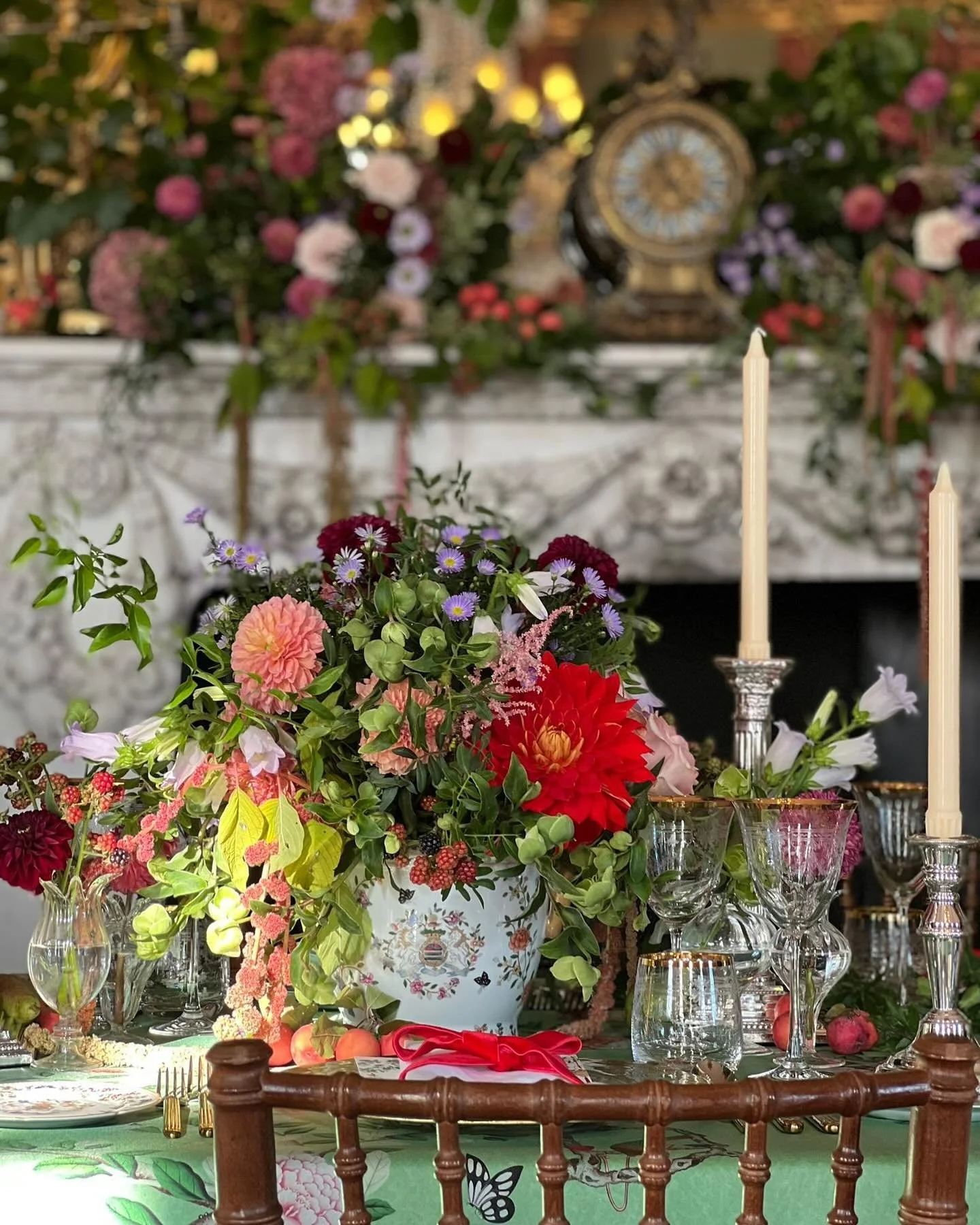 I may be posting this whilst feeding babe at 4:30am staring at him a lot, but very much still here for the Autumn feast posts 🕯️ 🍂 🍄🌹