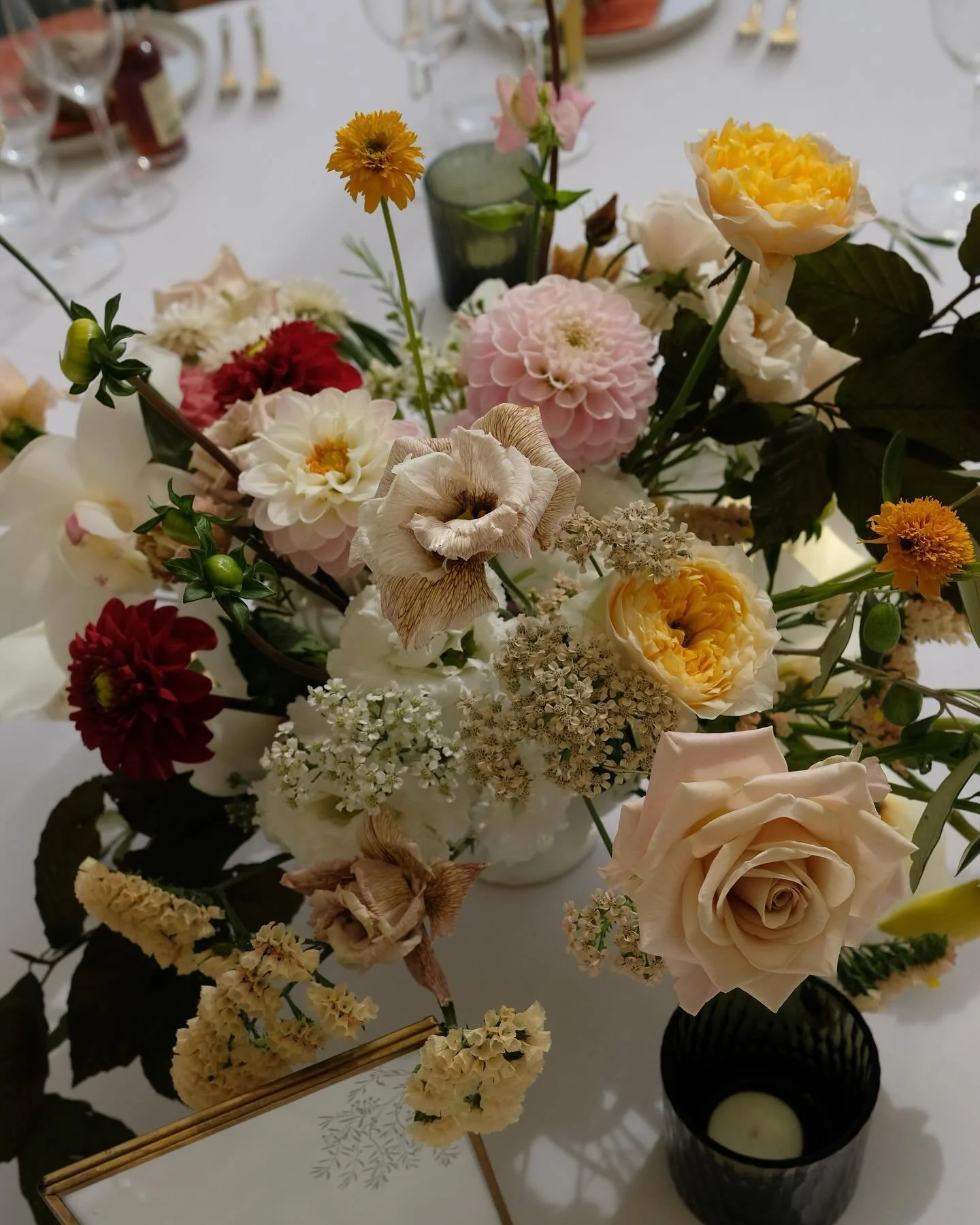 Some autumn centrepieces on a rainy Thursday ☔️ 

From a wedding at the glorious @fordeabbey 💫