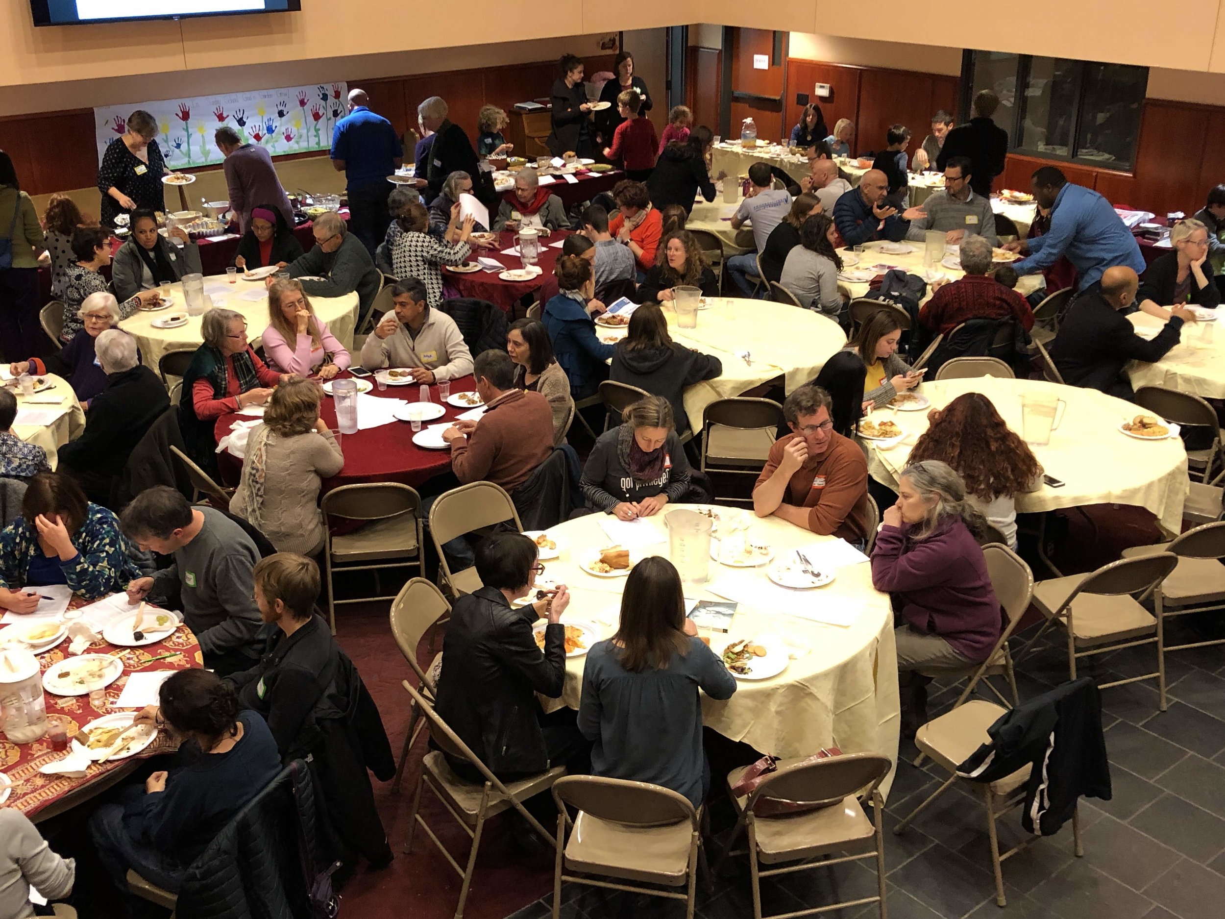  Families take part in the potluck after the talks. 