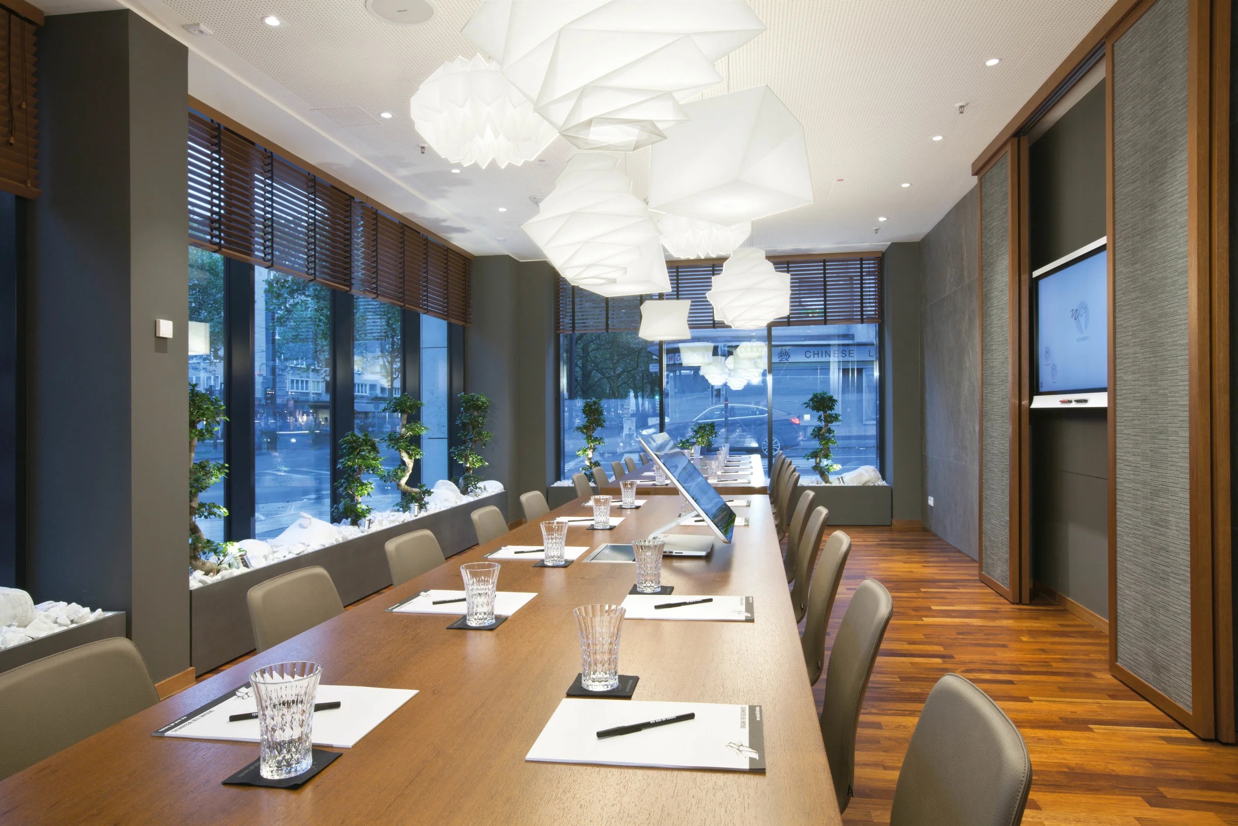 Offener Coworking Space in der Lobby des Me and All Hotels
