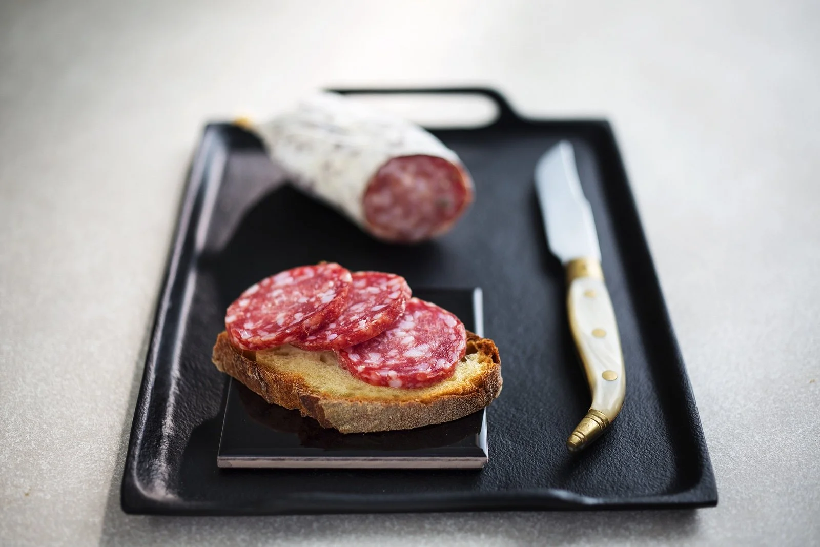 salamino con pane.jpg