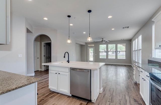 For Sale!! 3 Bedroom, 2 Bathroom remodeled home in Peoria! Call |Dm for pricing &amp; additional details. .
.
.
.

#realestate #peoriaaz #phoenix #scottsdale #kitchenremodel #hardwoodfloors #homesbyheathers #chadhopkins #forsale #arizonarealestate #a