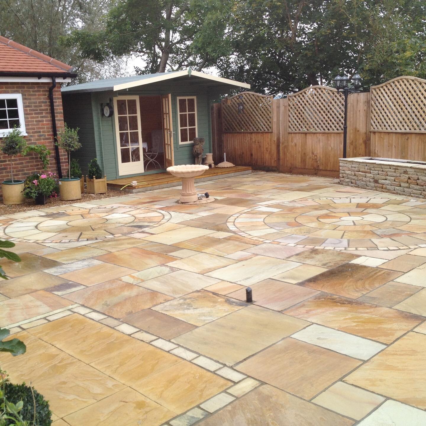 Compleated #mint #fossil #Indian #sandstone #patio in #uckfield #eastsussex  #patiodesign #creativity #hardwork #craftmanship #patiodecor #lowmaintenancegarden So today is #crane day, the big lift. www.pnlandscapes.co.uk