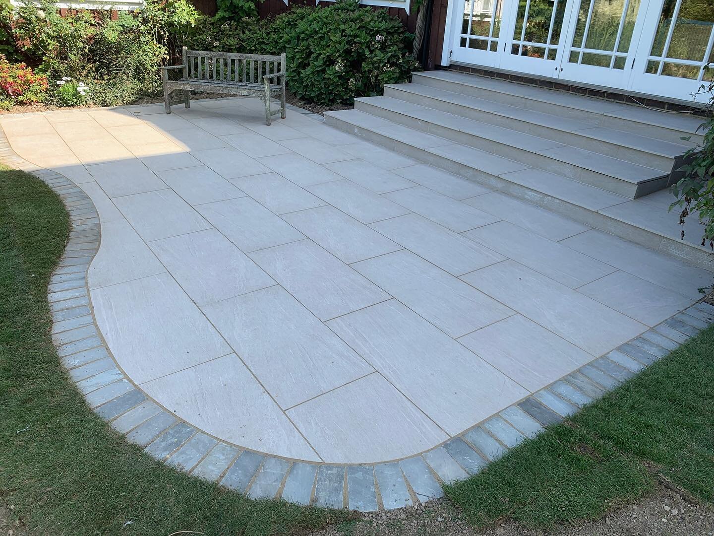 Completion this week of an Italian sand porcelain patio finished off with Indian Sandstone Kandla Grey cobbles.  #porcelain #paving #patiodecor #contemporary-paving #craftmanship #forest-row #East #Sussex #pnpavingsupplies