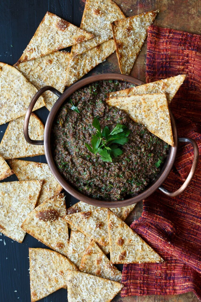 Cheesy baked flatbread chips with Rustic Tapenade-88_preview.jpeg