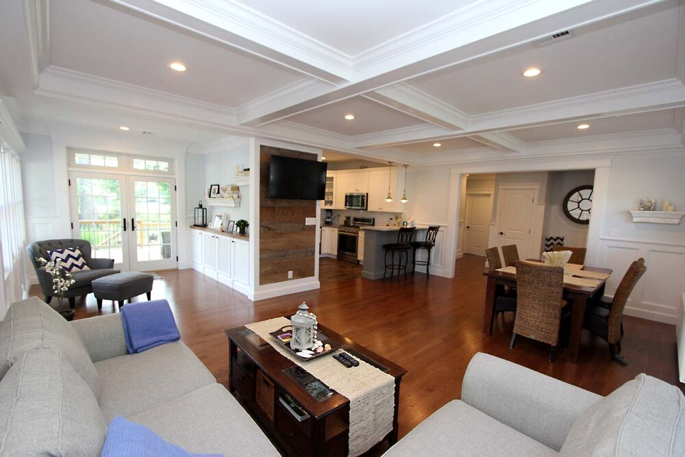 002+Coffered+ceiling+with+decorative+crown+molding.jpeg