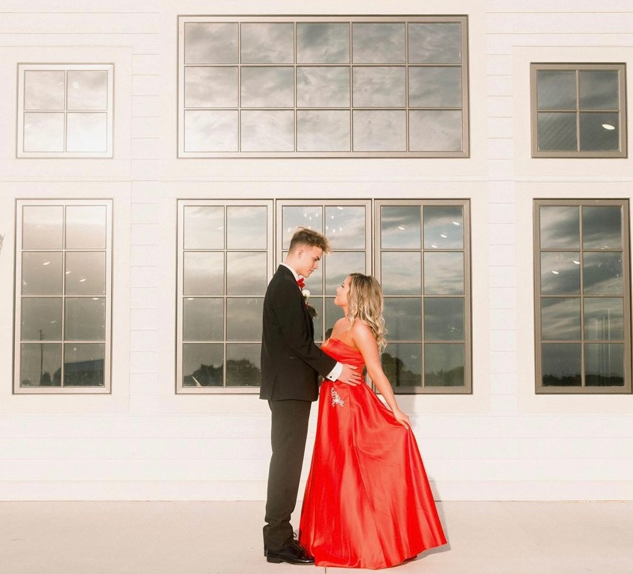 Looking for the perfect spot to take prom pics? Come by White Chateau any time on April 26th and 27th to capture the day!