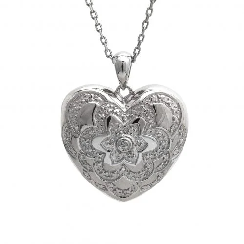 14k White Gold Heart Design Necklace 