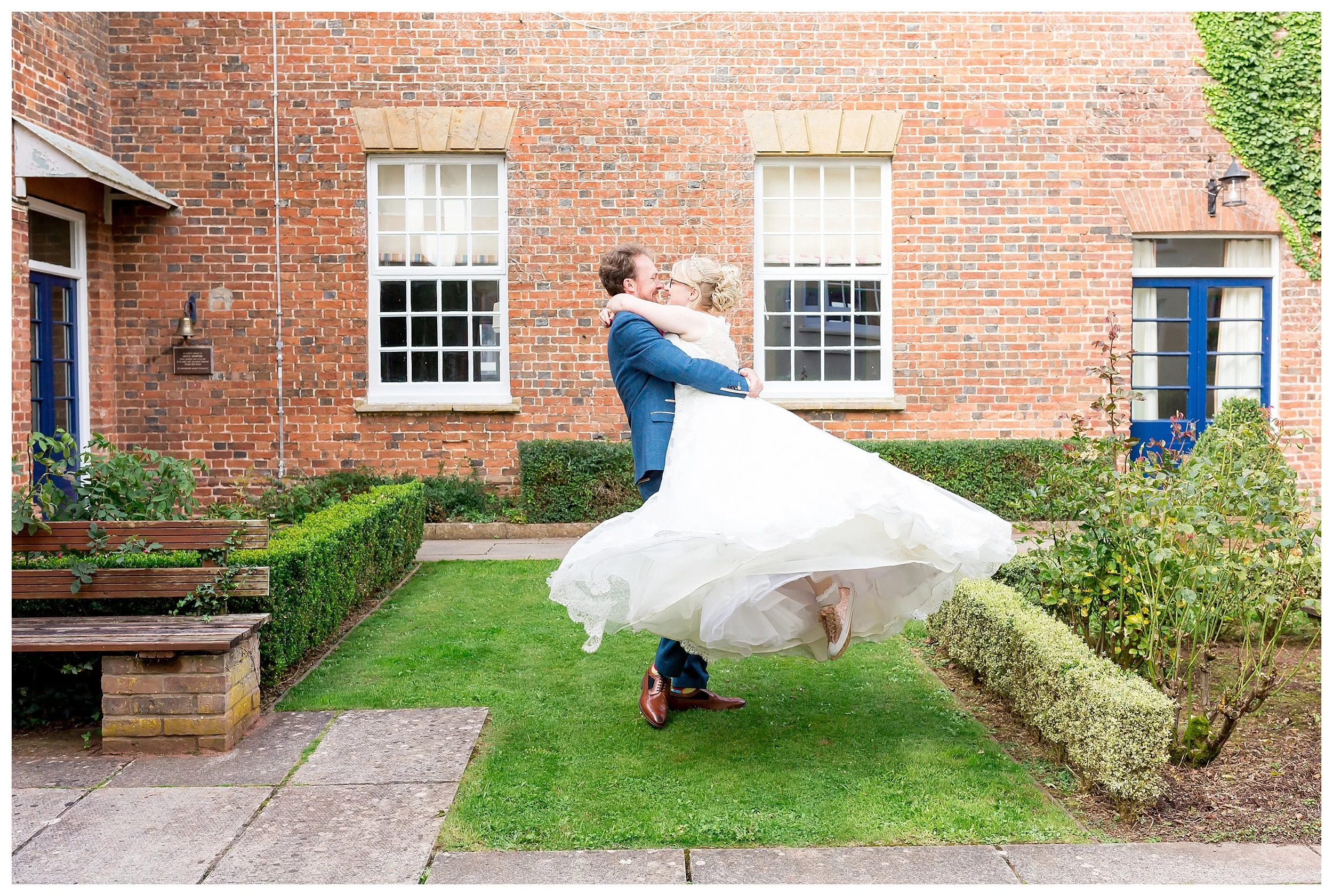 weddingconverse.jpg