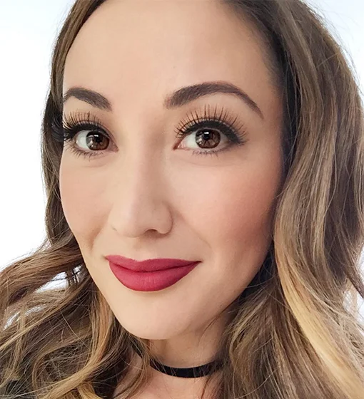 How to Apply False Eyelashes Like A Pro