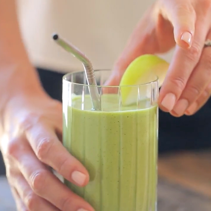 be-well-by-kelly-smoothie-how-to_09-07-2016-square.jpg