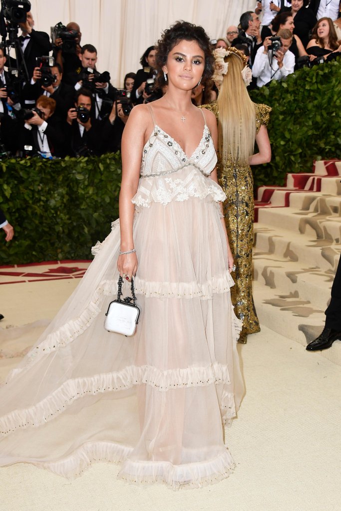 Selena-Gomez-Coach-Purse-Met-Gala-2018.jpg