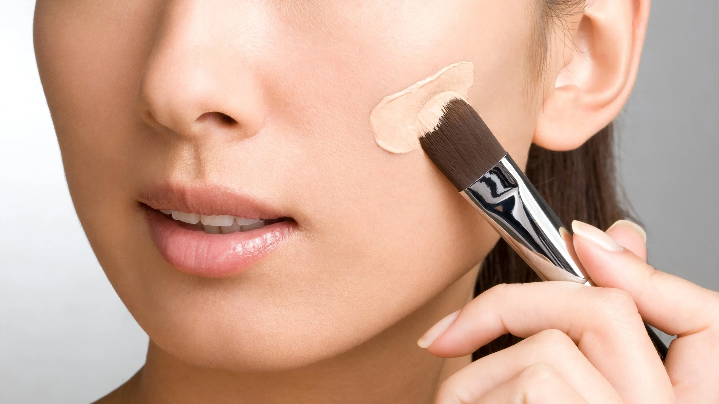 The Best Foundations for Combination Skin: Luxury and Drugstore