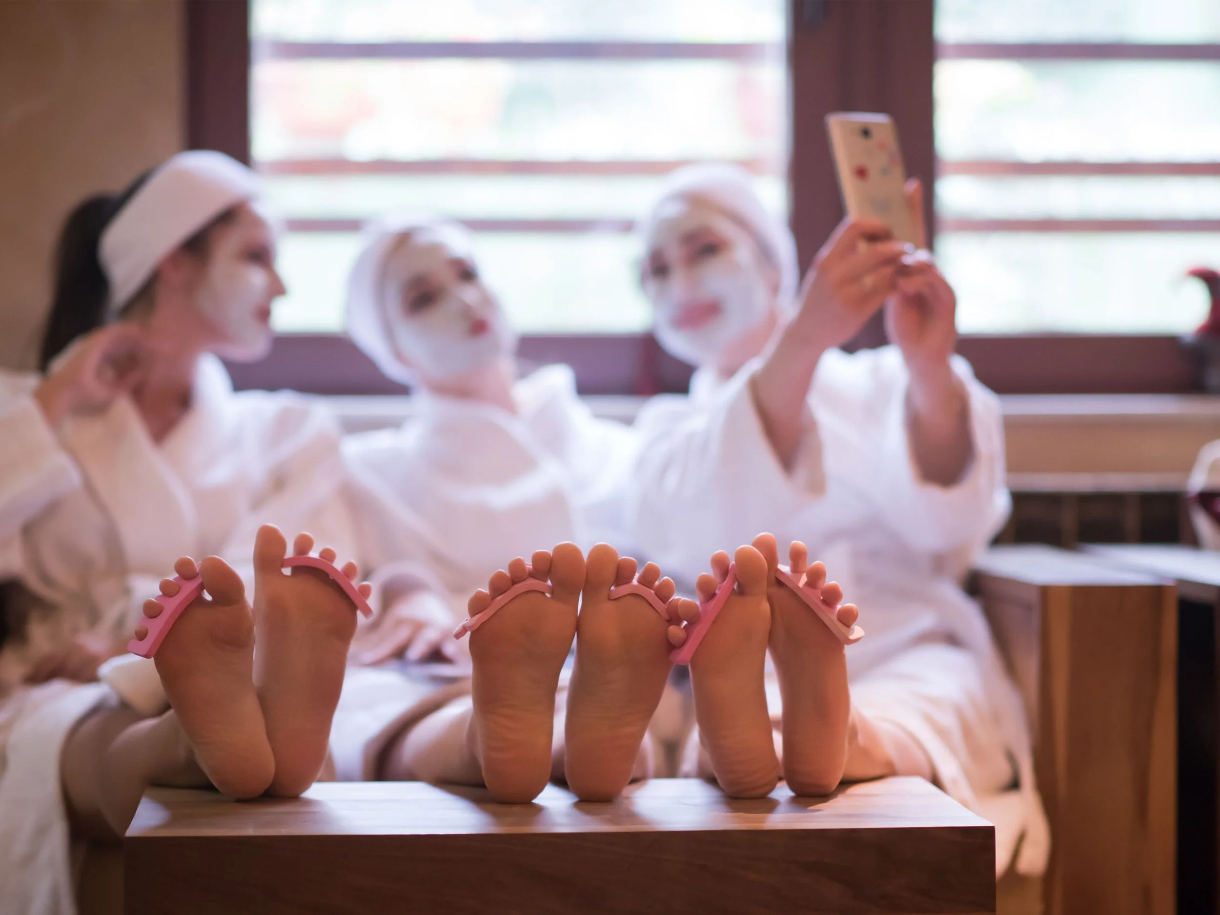 8 Ways to Enjoy a DIY Spa Day From Home