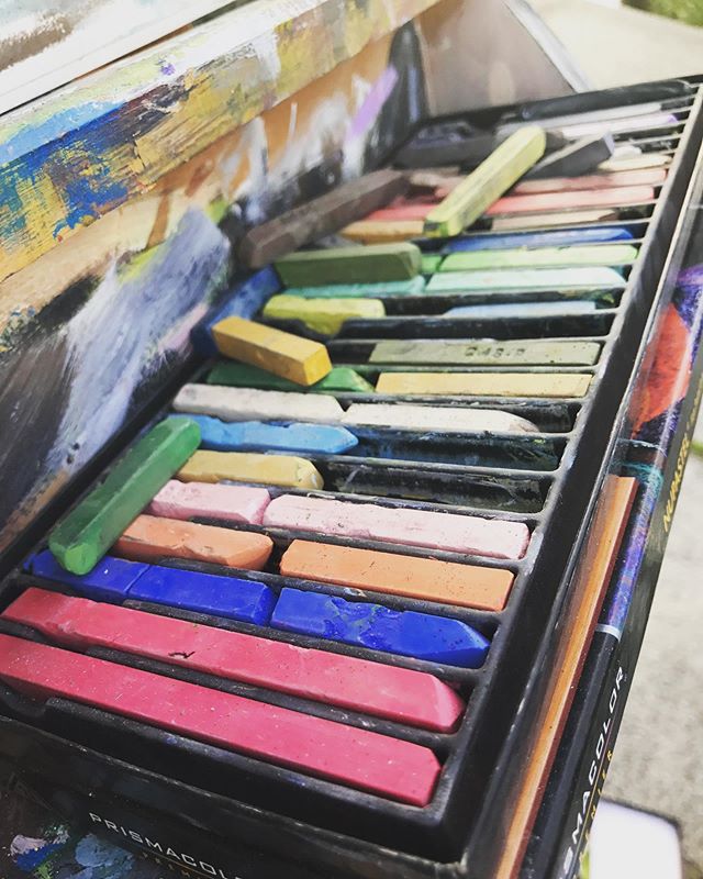 🖍With 24 colorful pastels at your fingertips you'll have enough colors + outdoor scenery to let your creativity go wild! Join us at our next event &quot;Picture Me Philly&quot; 🎨
.
.
.
TWO EVENTS
Saturday August 3rd // 4-7pm @ Rittenhouse Square
Su