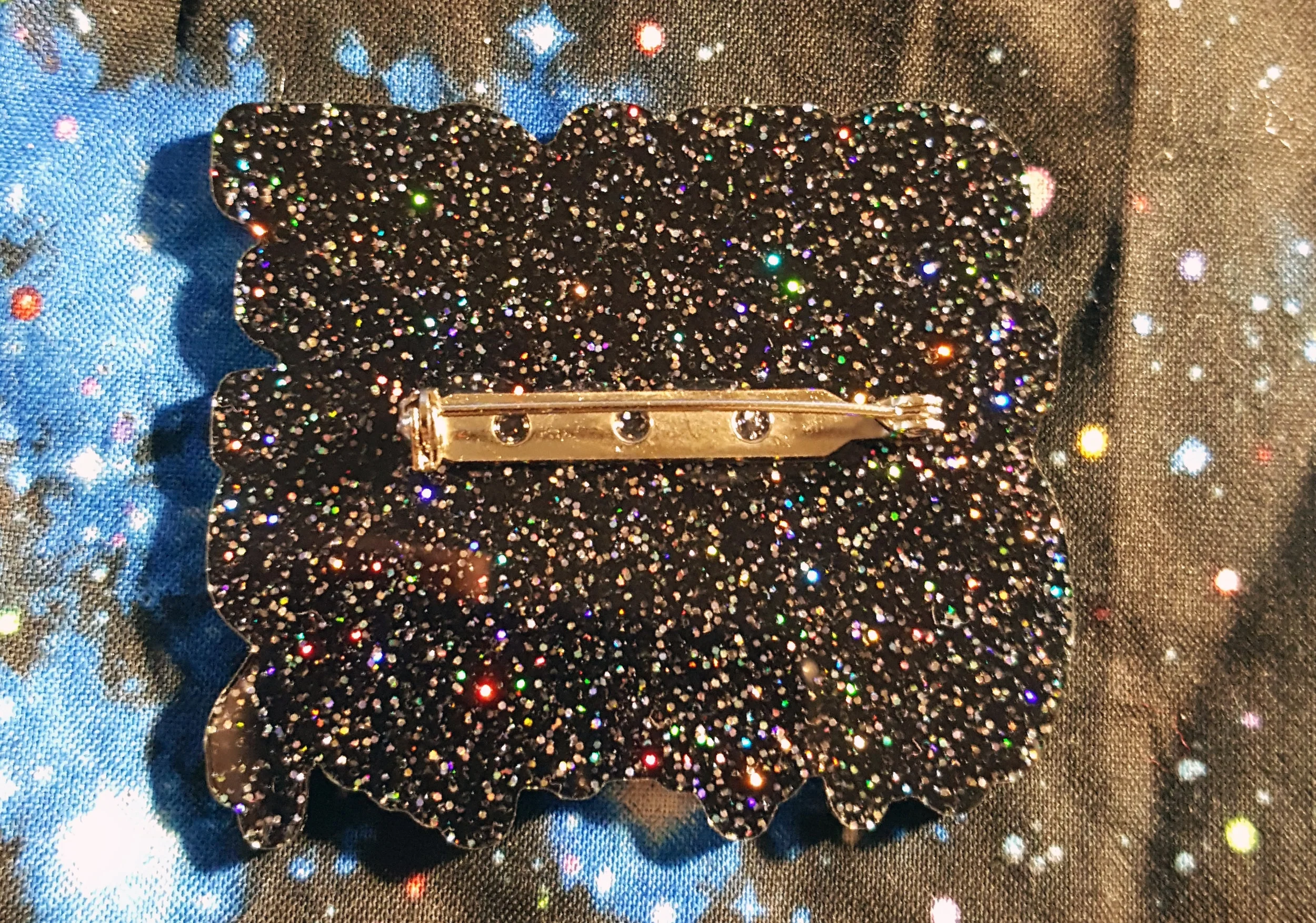 Back closure of SPACE QUEER pin