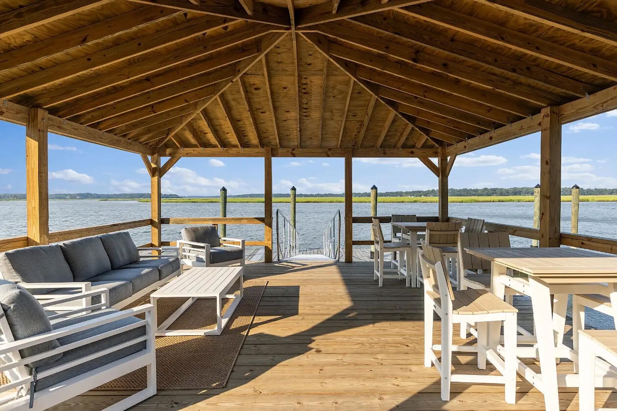 outdoordock.jpeg