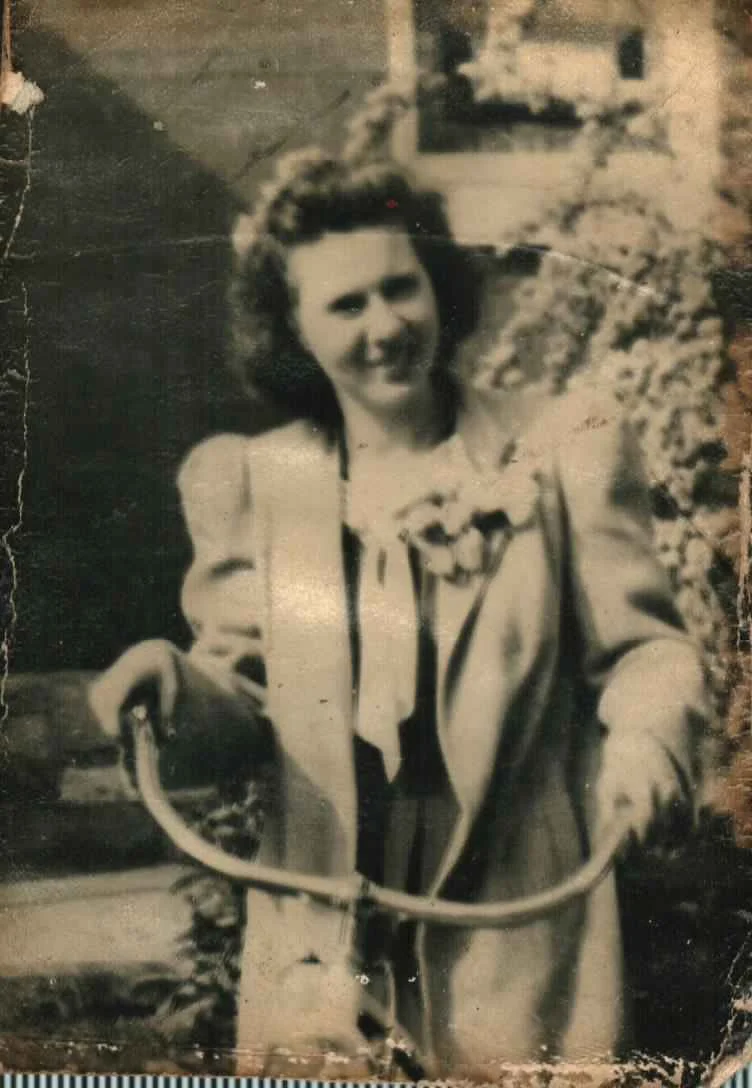 Roseanna Dilling abt. 1940.JPG