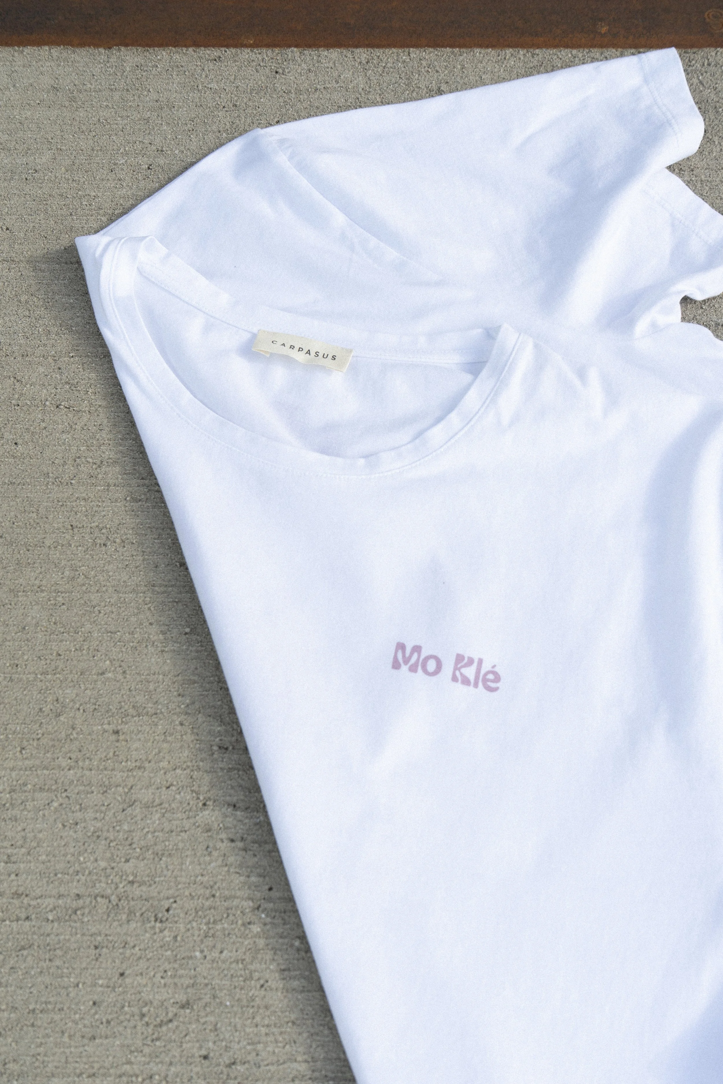 Mo-Klé-T-Shirt-Thre-Chords-And-A-Shaking-Hand-Mood-2.jpg