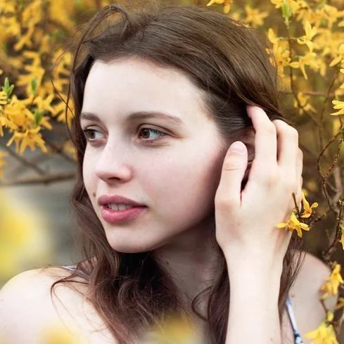 The weather forecast says it’ll be HOT tommorrow! We’ll be in London with @kopfkino.media so pray for me😉 luckily I have some good suncream! Photo from our blossom shoot up on the blog (link in desc.) #portraitphotography #photoshoot #photo #model #blossom #summer #flower #modelling #yellow #editing #Photoshop #blog #lifestyle #photographer #2019