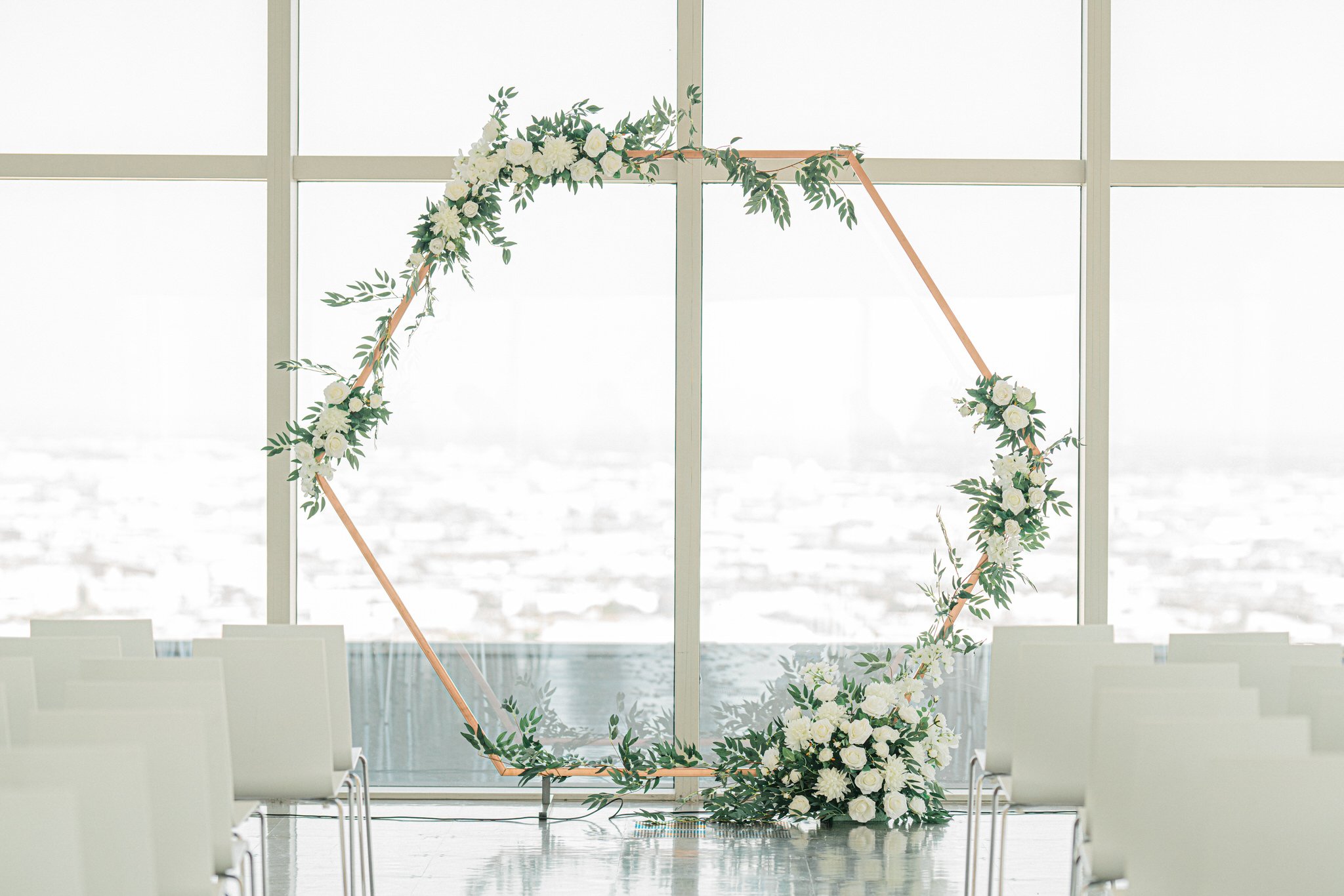 Aurelia Gold Floor Easel — Los Angeles Event Rentals