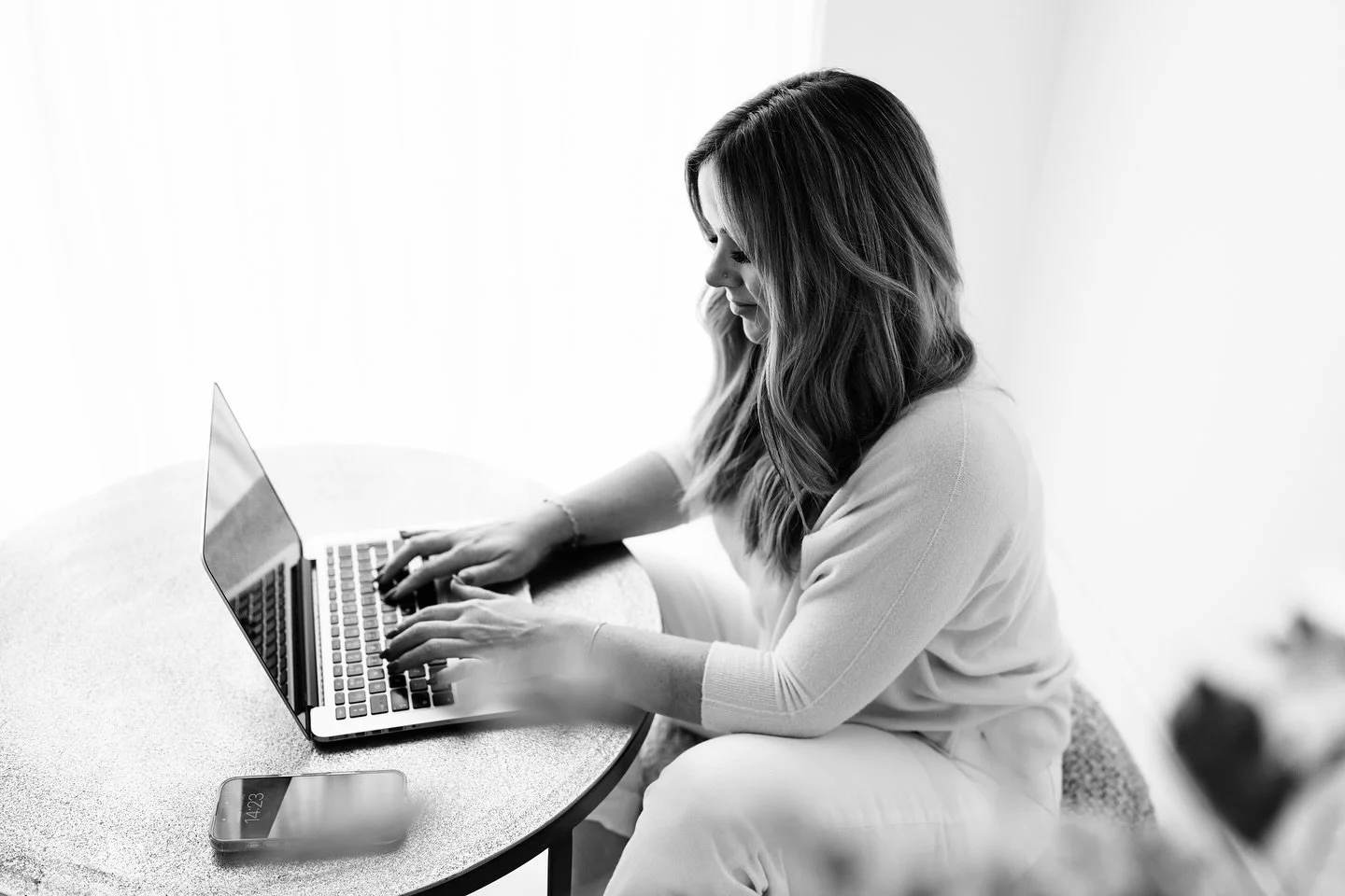 How I went from a VA to OBM✨

When I first started working with client M, my role was simple: creating invoices and chasing overdue payments for their UK dental implant sales.

But as the business grew, so did my responsibilities. I began managing co