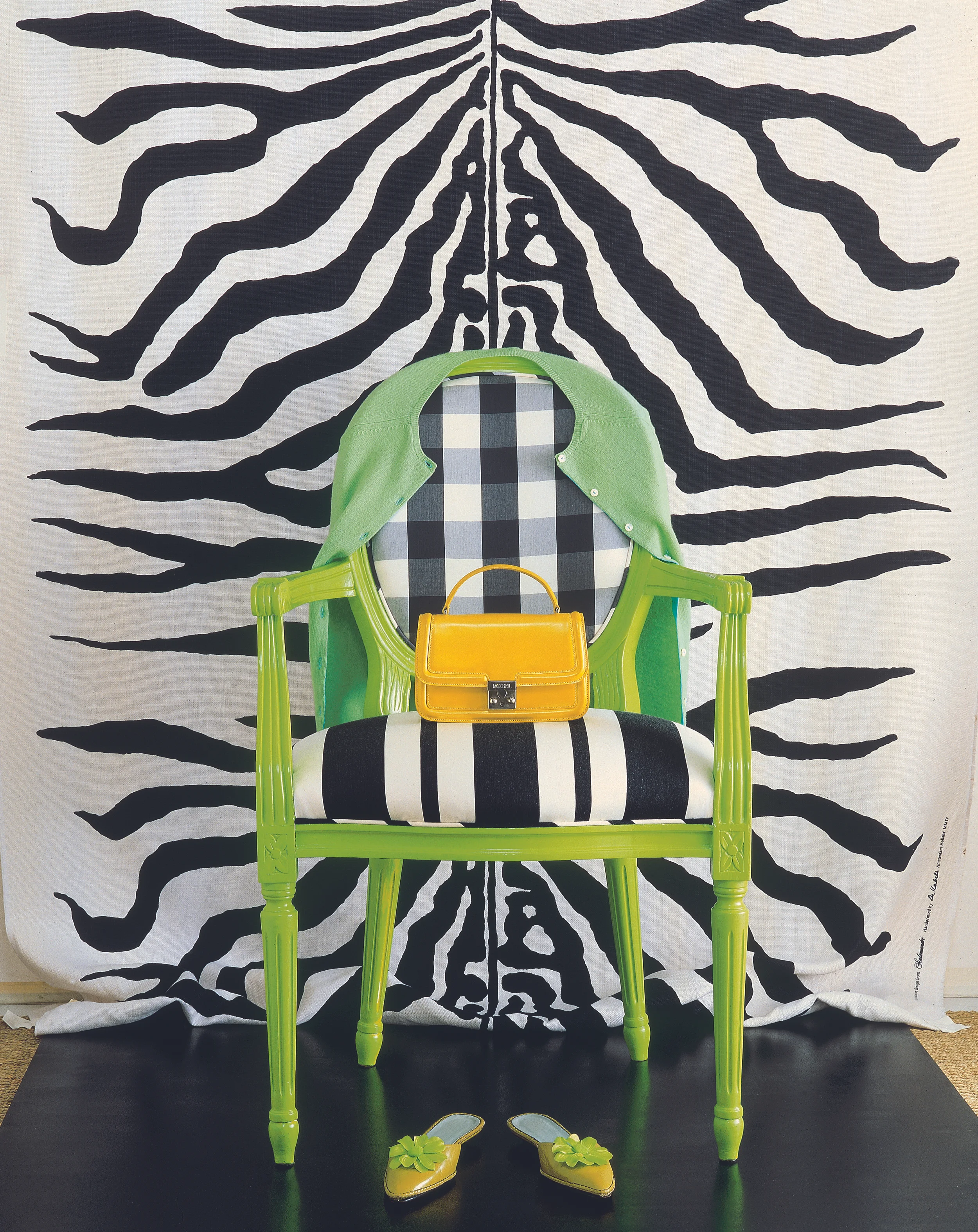 B37136_d_r1_ZebraChairKO.jpg