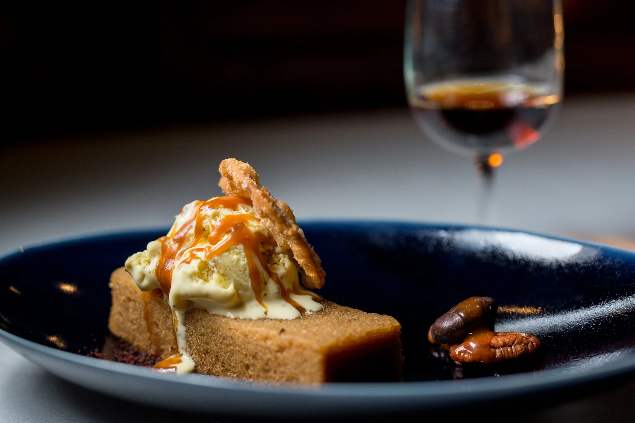 « Turtle Panqué » Pecan Ice Cream, Salted Caramel, Chocolate Soil