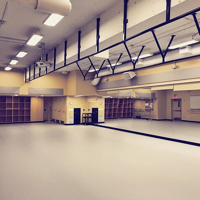 Dance Studio Renovation at Salem State University, complete with state of the art audio/visual system 👌🎛 💃
.
.
.
.
#construction #architecture #design #renovation #dancestudio #building #interiordesign #contractor #constructionsite #architect #mod
