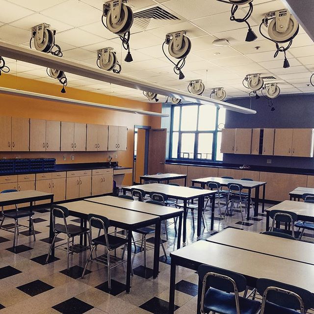 Classroom and Lab Renovations at The Browne School in Chelsea, MA. Each lab was outfitted with retractable electric cord reels for any and all project needs! ✏️🔬
.
.
. .
#construction #architecture #design #classroom #renovation #building #interiord