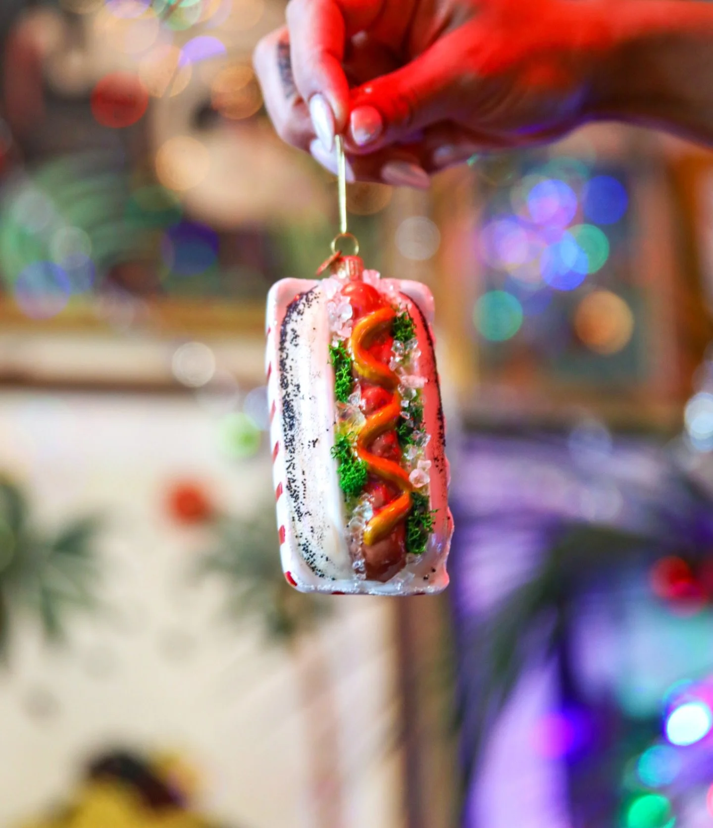 Will you find the glizzy? 

A special treat gifted to a lucky winner daily 🌭🎄🎅🏾