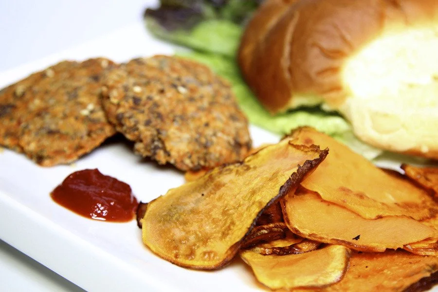 GRILLIN' & CHILLIN' WITH SWEET POTATO CHIPS