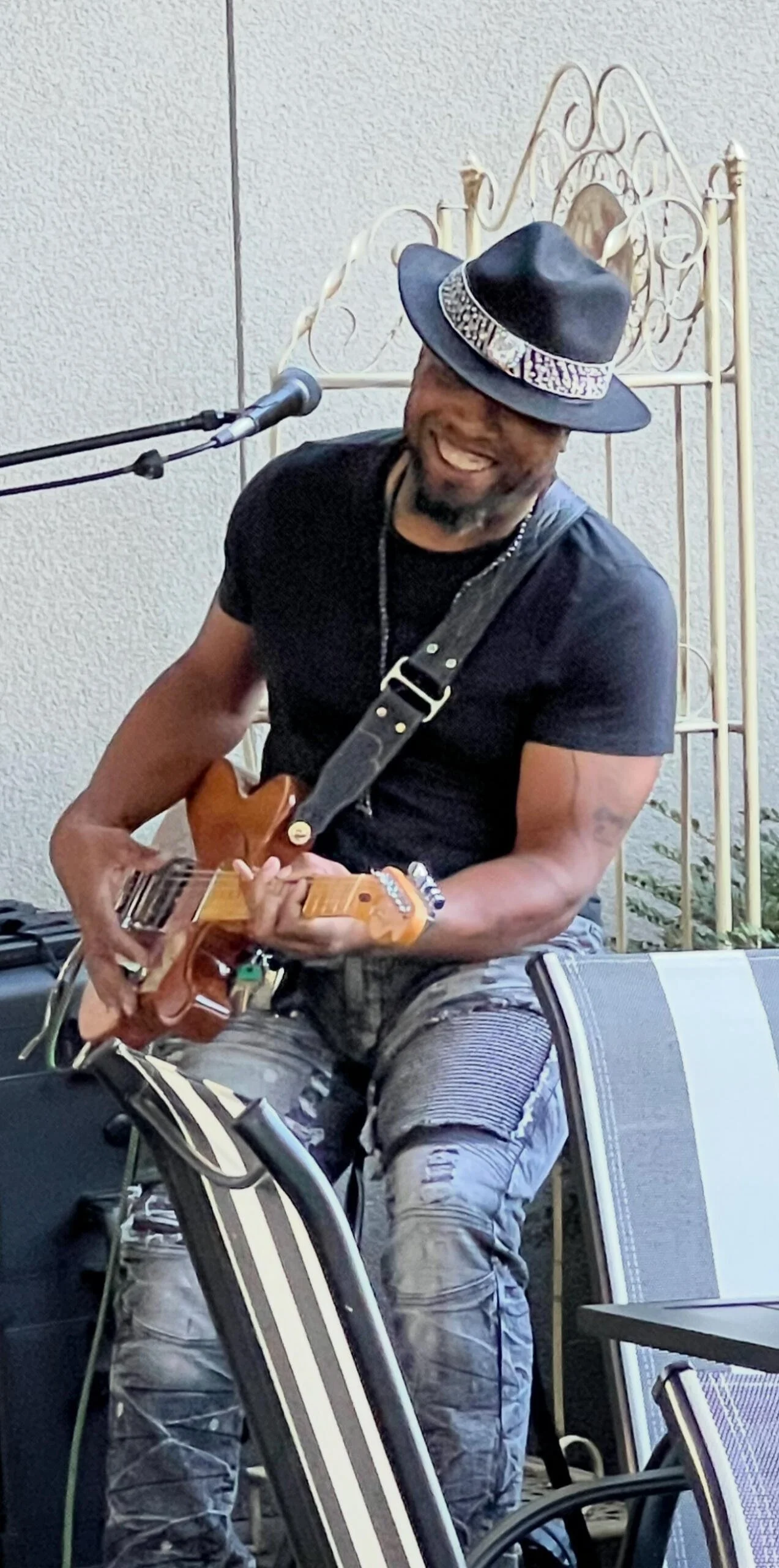 Gigs4U Artist Series: Reji Marc