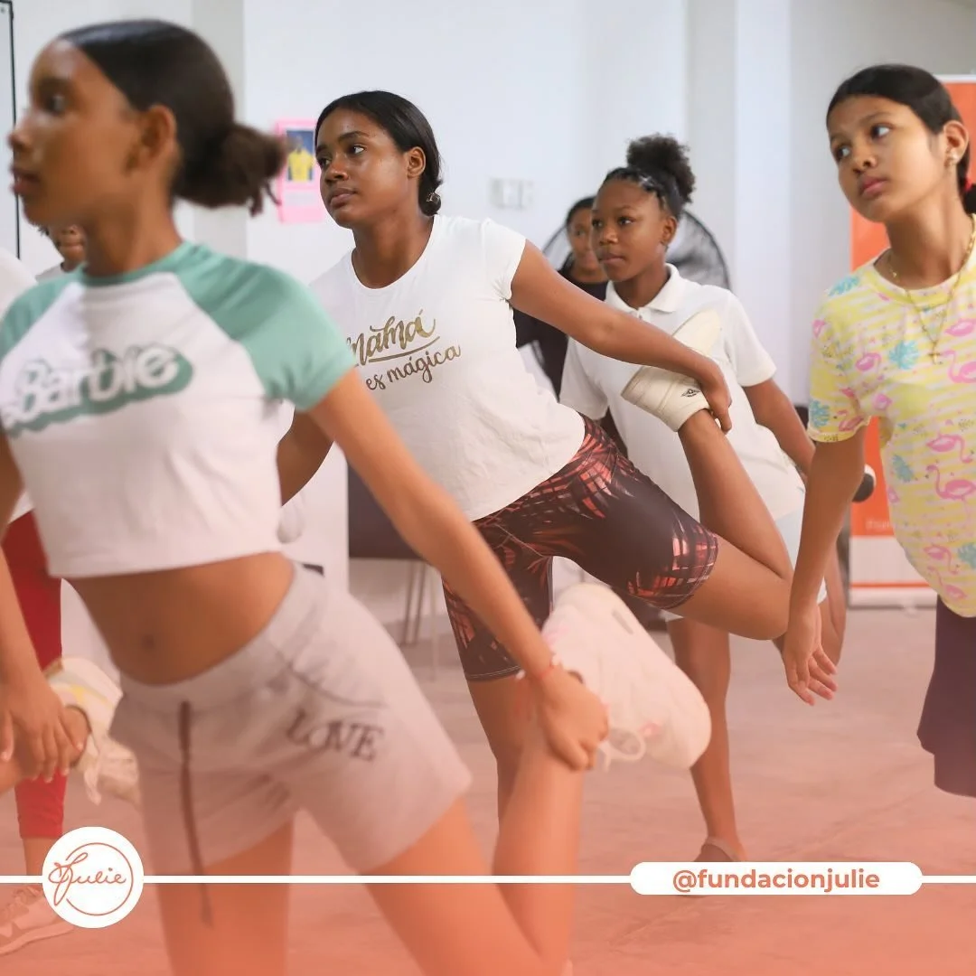 En la Fundaci&oacute;n Julie no todo es trabajo, tambi&eacute;n nos encanta divertirnos 💃✨. Esta vez, nuestras Julies se movieron al ritmo de la m&uacute;sica en una s&uacute;per jornada de baile y recreaci&oacute;n 🎶.

 Estos momentos son clave pa