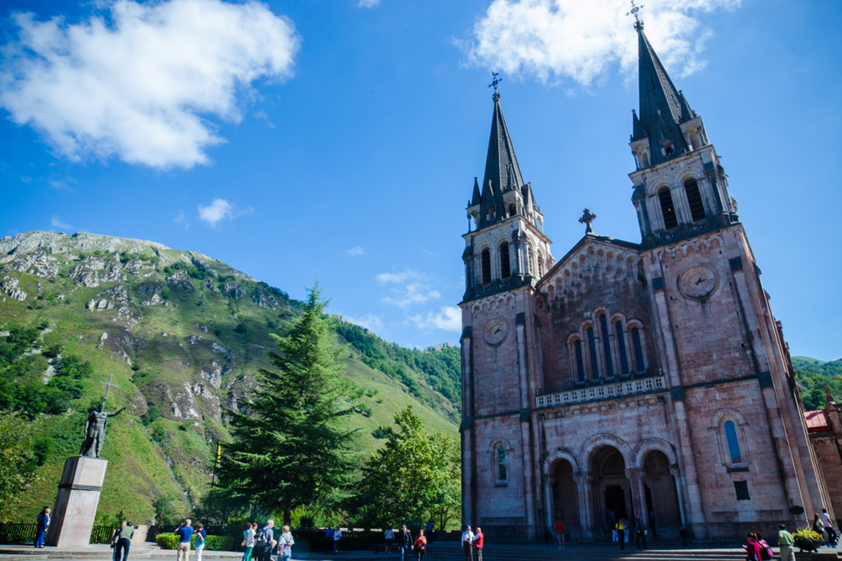 Santuario de Covadonga, Picos de Europa (Asturias)