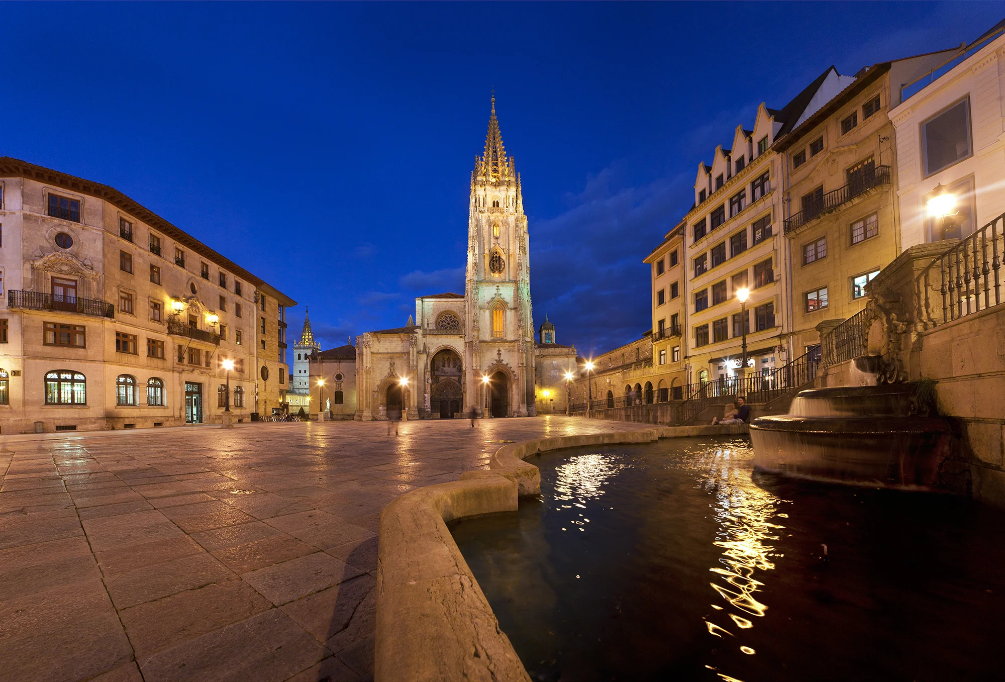 Qué ver en Oviedo - Catedral de San Salvador. Foto: Turismo de Asturias - Tomás Miñambre.