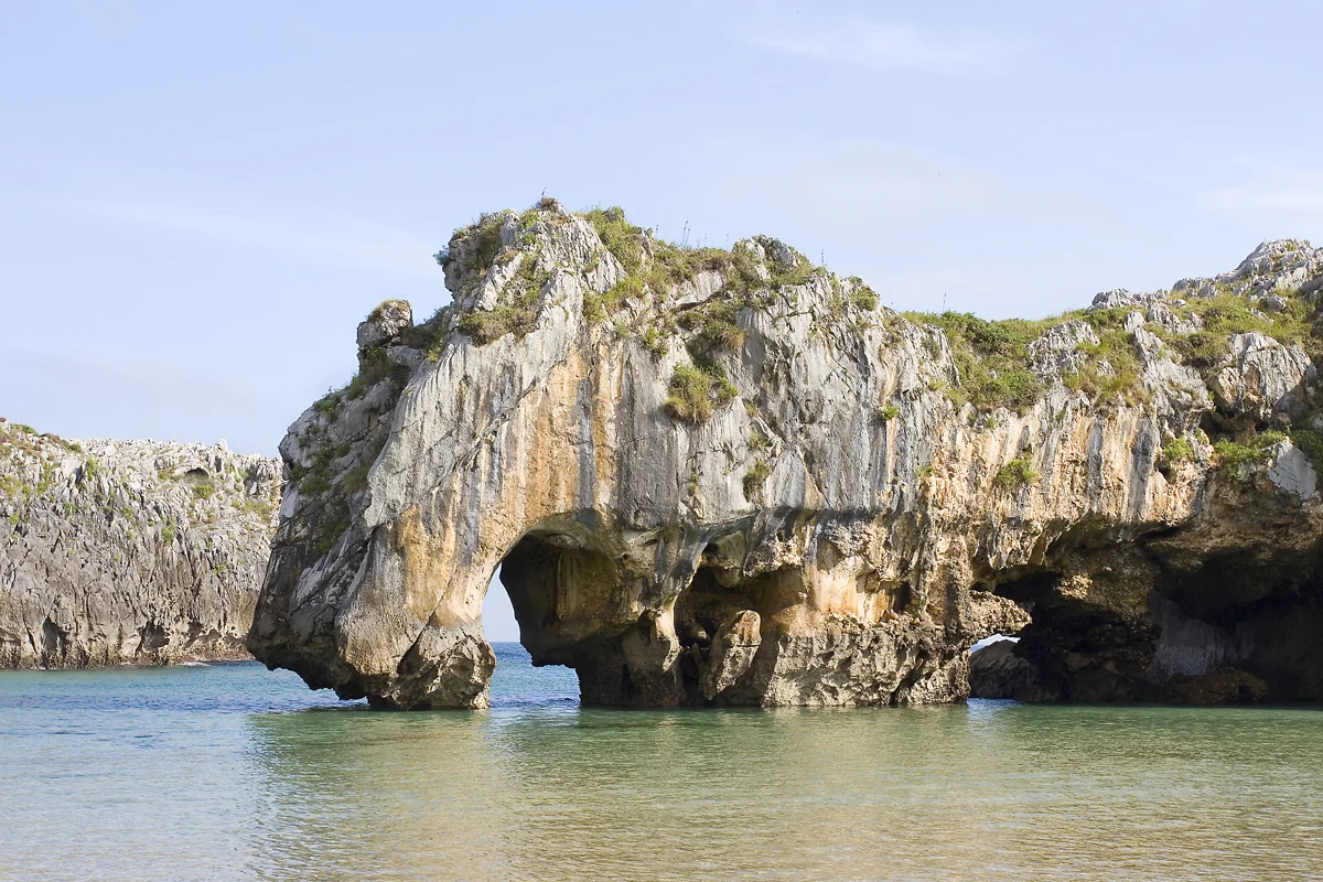Las playas más bonitas de Asturias - Cuevas del Mar