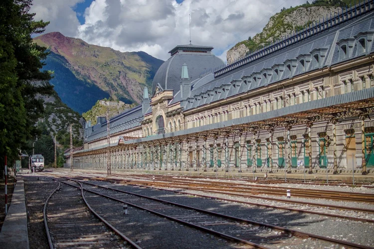 8 lugares del Pirineo Aragonés - Estación Internacional de Canfranc