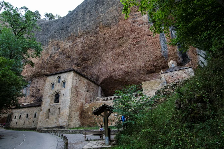 Qué hacer en Sos del Rey Católico - Monasterio de San Juan de la Peña