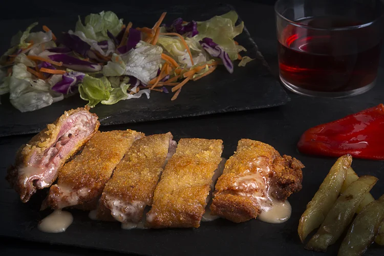 Platos típicos de Asturias - Cachopo / Fotografía: Turismo de Asturias - joaquinfanjul.com