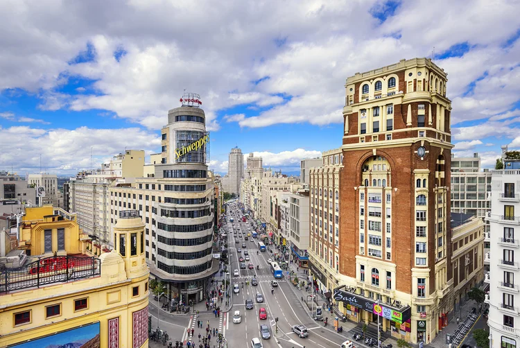 Qué hacer en Madrid - Recorrer la Gran Vía | Foto:  Sean Pavone | Dreamstime.com