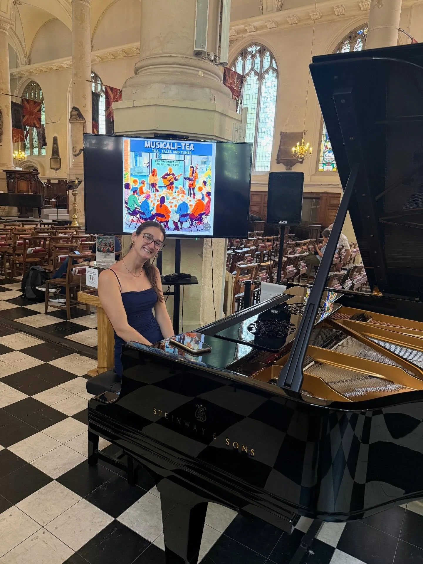 Our weekly 🎶Musicali-Tea with the super @lara.cucic 🎹 from @guildhallschool @cityoflondoncorp and the wonderful Murray Craig @city_of_london_guides who delighted us with his Top 12 Livery Companies talk.  Every Thursday 12-2pm at Holy Sepulchre Chu