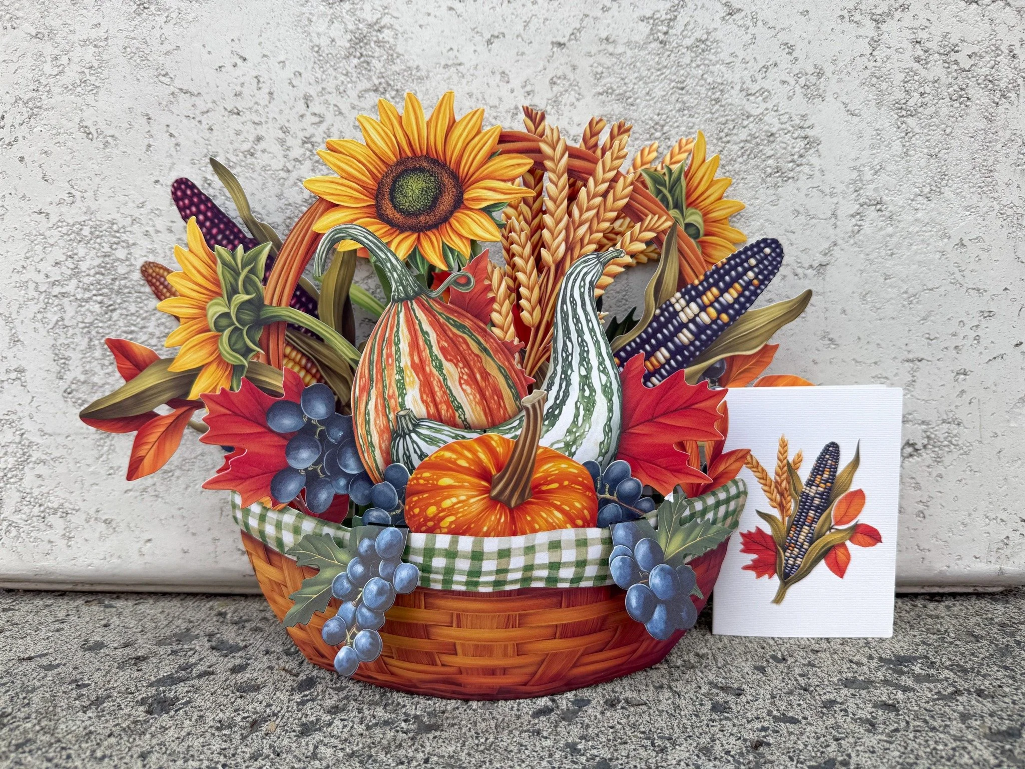 Bring the beauty of fall indoors with a floral paper bouquet! 

What's Included?
🍁matching envelope for mailing
🍁pop up bouquet with paper basket
🍁blank notecard