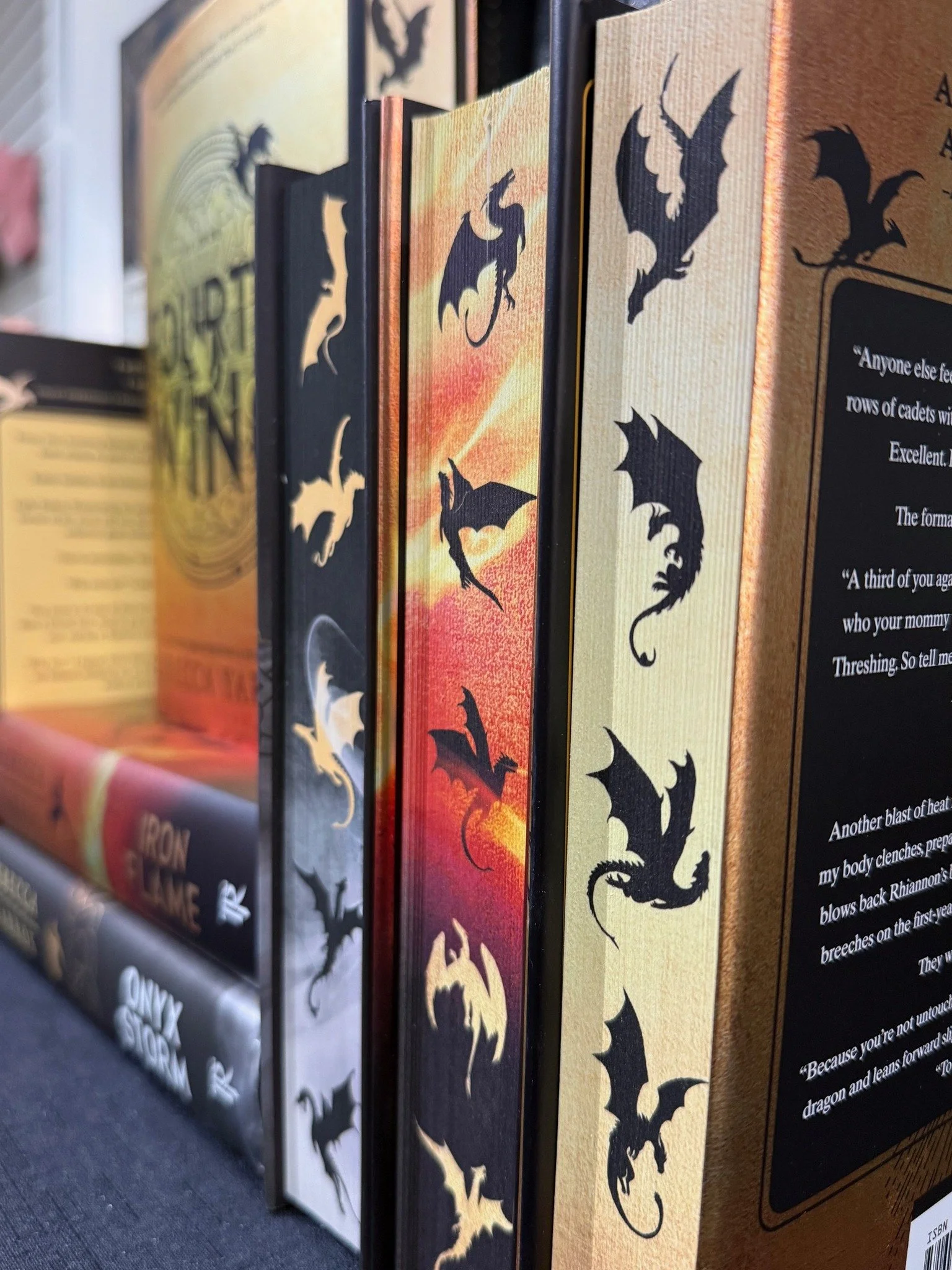 Dragons ✅
Romantasy with a spice rating of 🌶🌶🌶✅
Striking book cover and sprayed edges ✅

Did we mention, there are also matching journals?